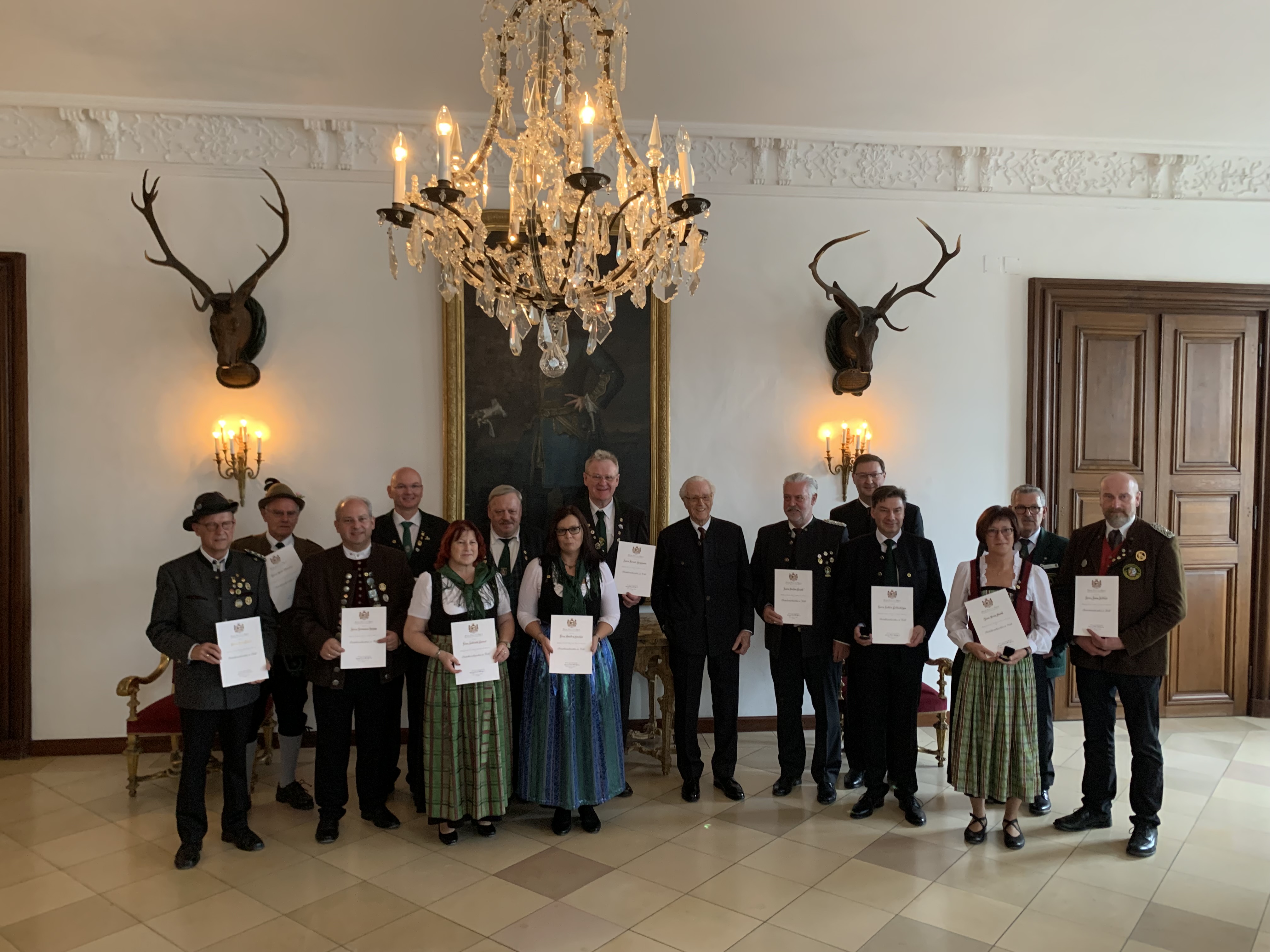 Die zwölf mit dem Protektoratszeichen in Gold ausgezeichneten Laureaten 2022.
