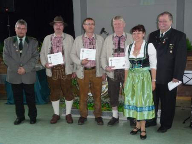 1. Vorstand Horst Batz, Franz Schmitt, Rainer Werner, Otto Freund, Marianne Freund und stv. Landesböllerreferent Adolf Reusch (v.l.n.r)