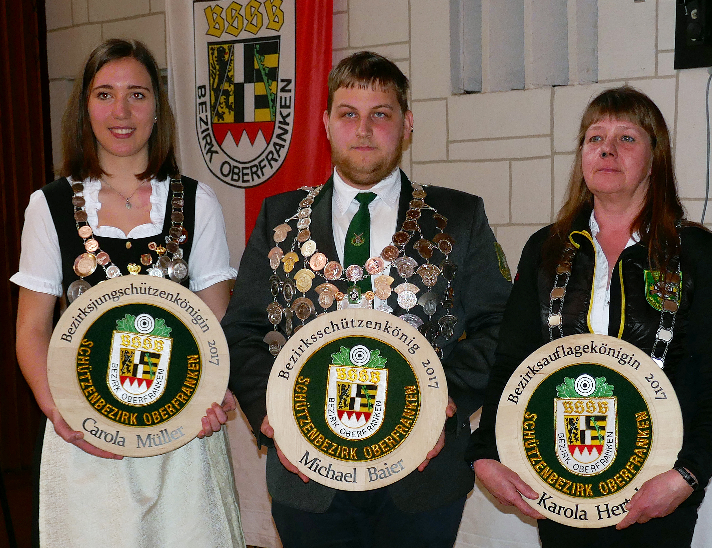 Das neue oberfränkische Königshaus: Carola Müller (SV Frankonia Effeltrich), Michael Baier (SV Freischütz Ebersdorf) und Karola Hertel (Schützenbrüdern Krötenbruck)