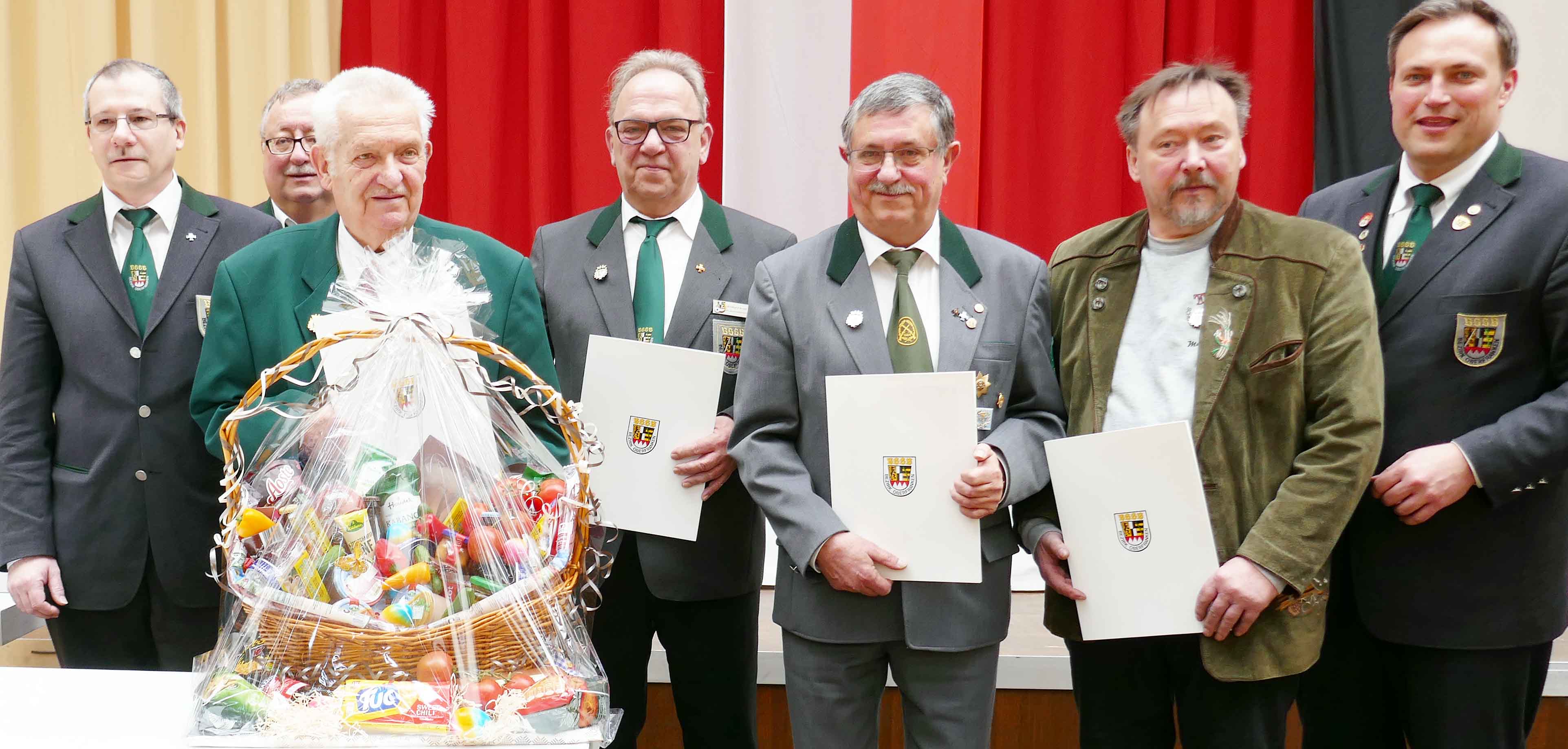 Erstmals vergeben: Das Ehrenzeichen des Schützenbezirks Obfr. 