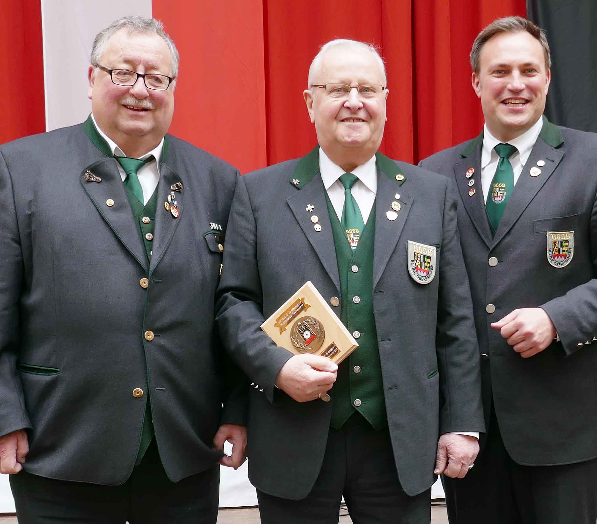 Verabschiedung eines Urgesteins des Oberfränkischen Schützensports: Danke, Edmund Seelmann!