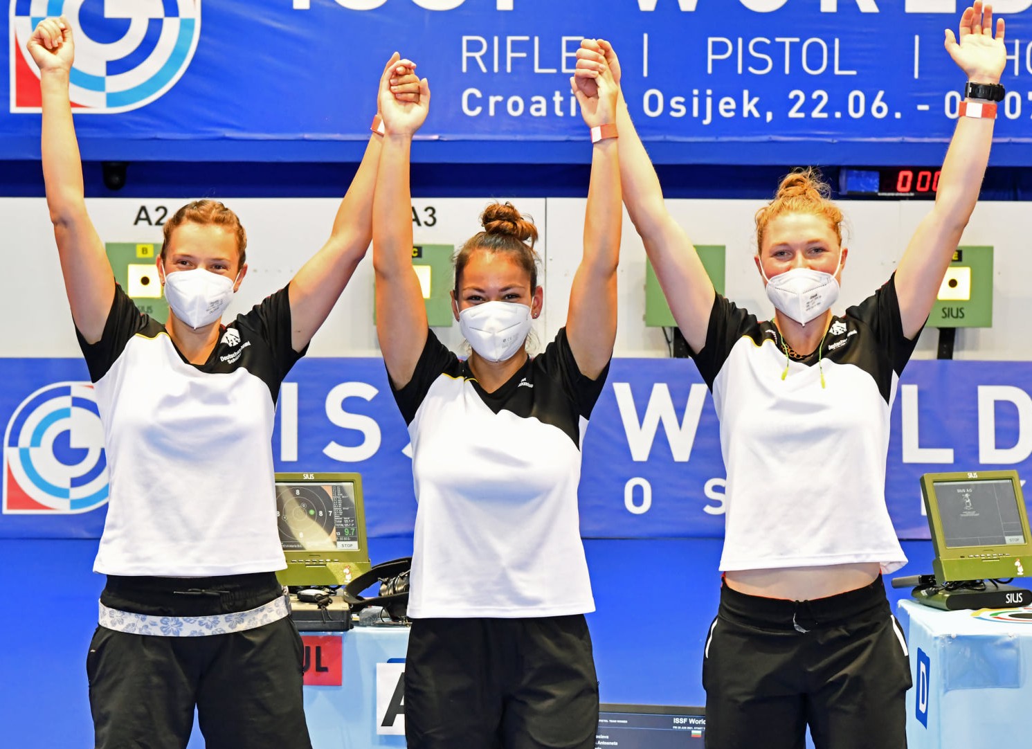 Sandra Reitz, Andrea Heckner und Carina Wimmer nach dem Team-Finalwettbwerb