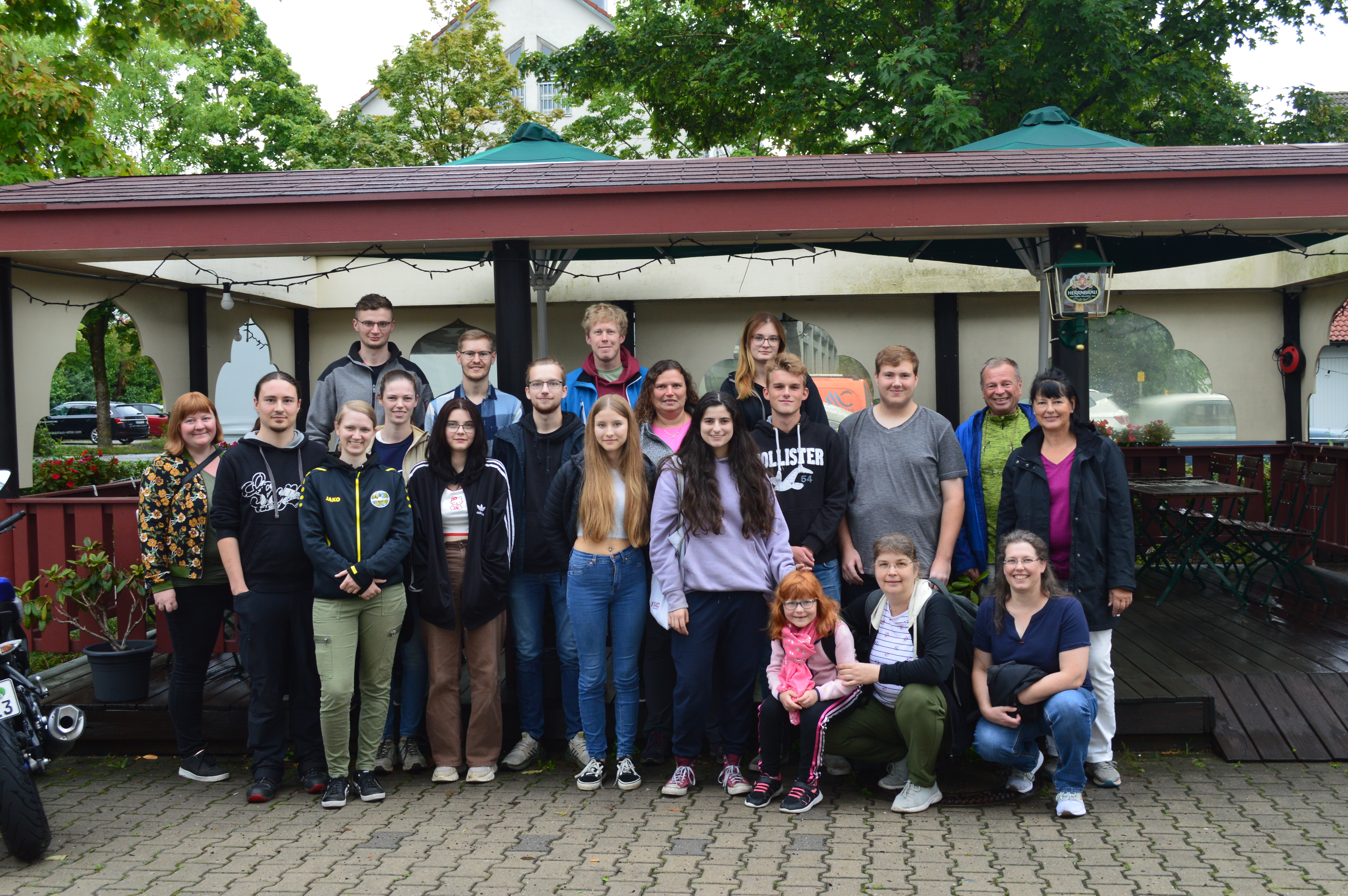 Gruppenfoto aller Teilnehmer