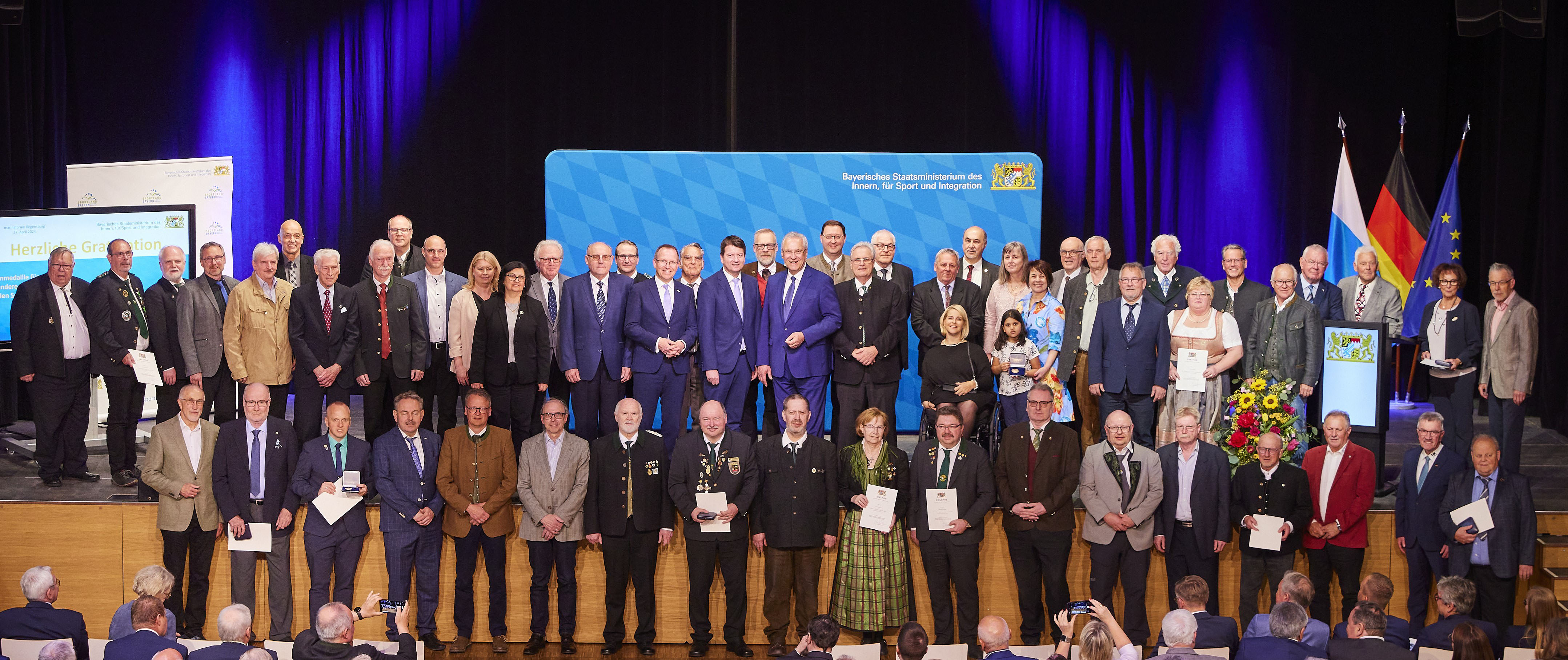 Alle Träger der Ehrenmedaille für besondere Verdienste um den Sport in Bayern im Jahr 2024 im Überblick.