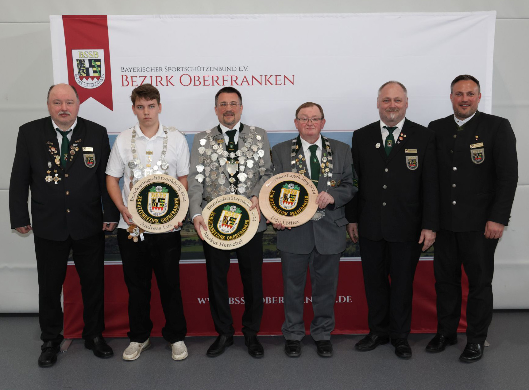 Die neuen Schützenkönige Oberfrankens: Bezirksjugendkönig Andreas Lux, Bezirkskönig Markus Henschel und Bezirksauflage-König Udo Löffler.