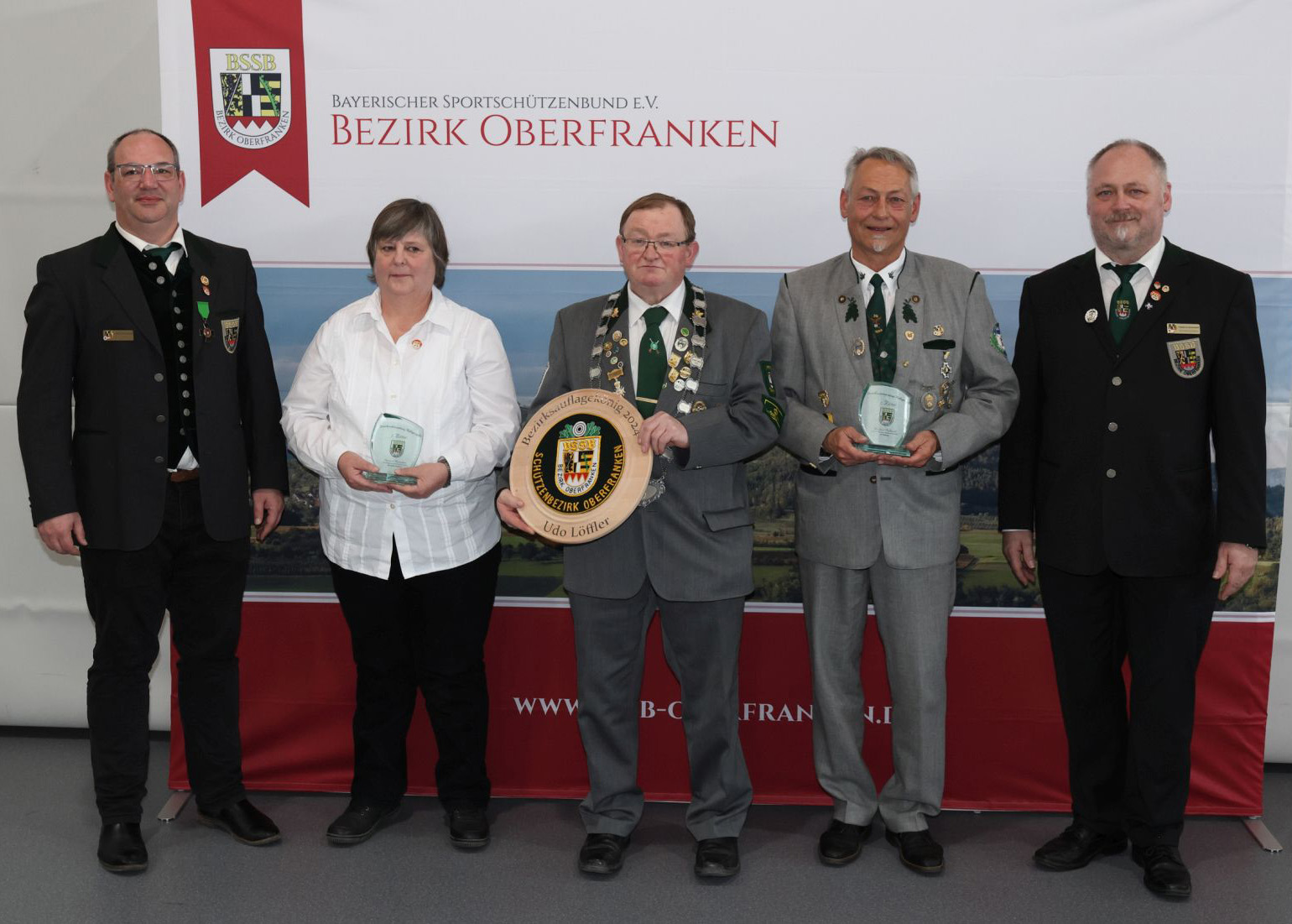 Die Schützenkönige im Bereich Auflage: 1. Ritter Gertrud Moroskow, Bezikrsauflagekönig Udo Löffler und 2. Ritter Michael Roßbach
