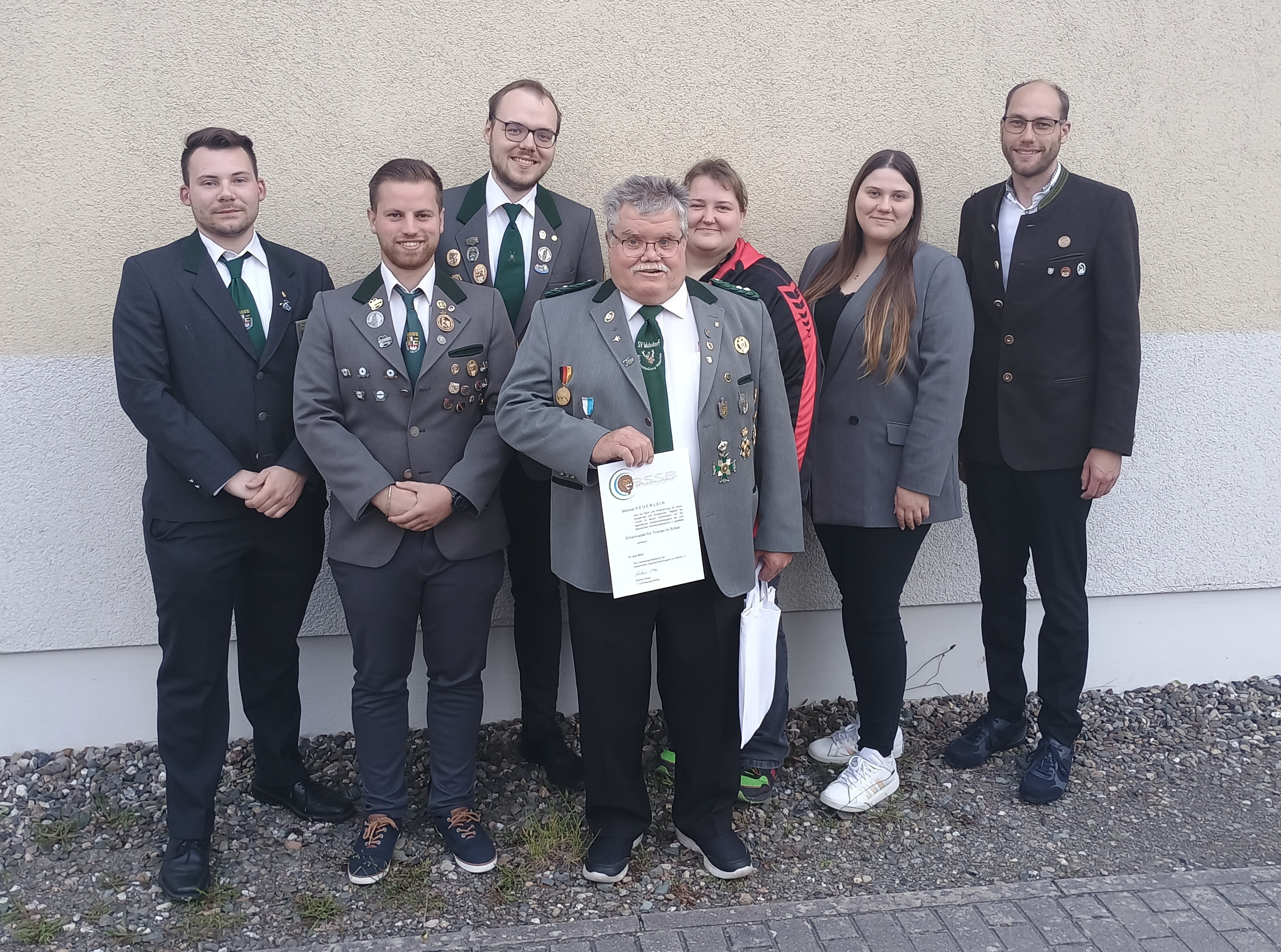 Langjähriger Trainer Werner Feuerlein erhält die Trainer-Nadel in Silber