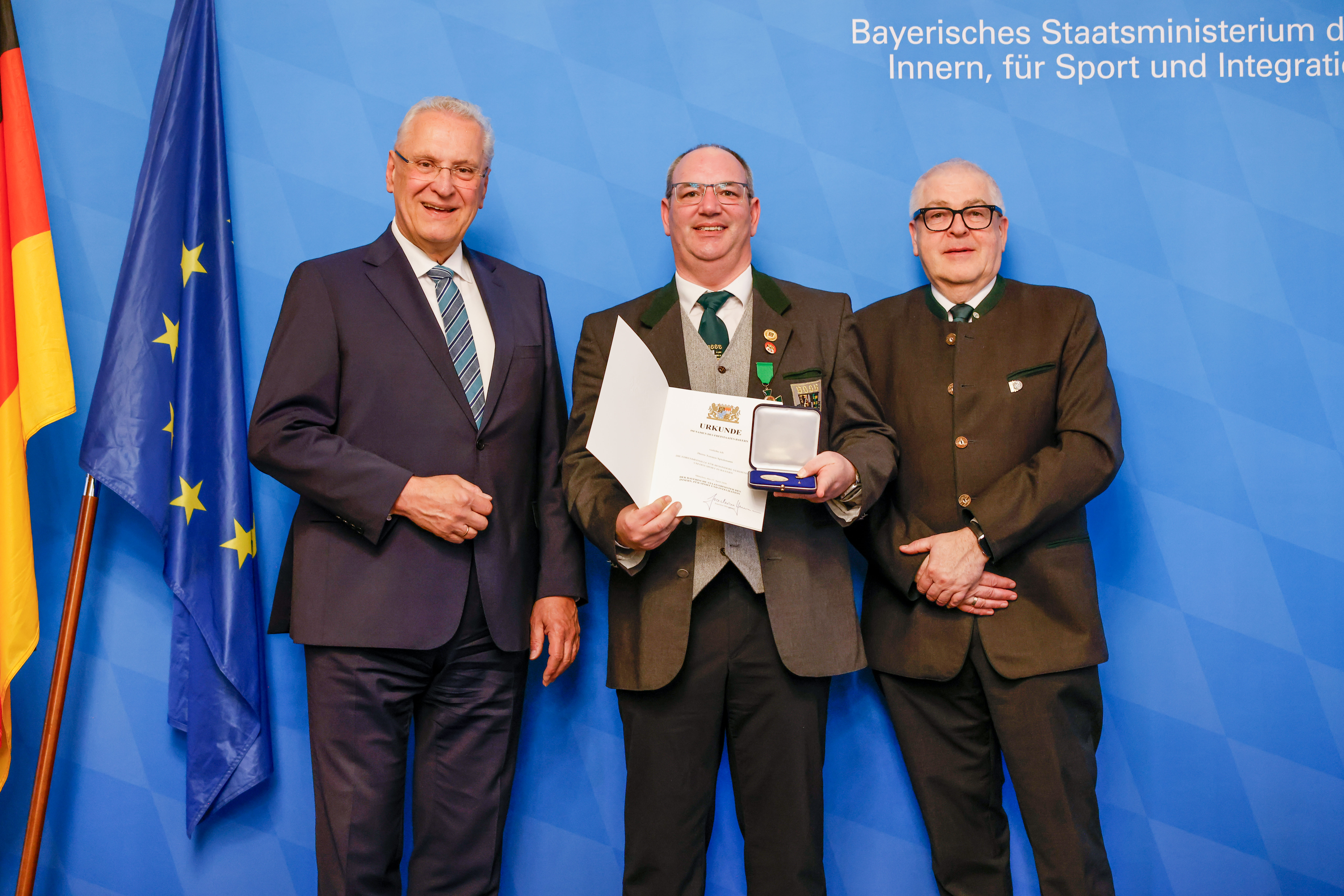 Torsten Spickmann (Mitte) mit dem bayerischen Innenminister Joachim Herrmann (li.) und DSB-Vizepräsindet Vierlbeck (re.)