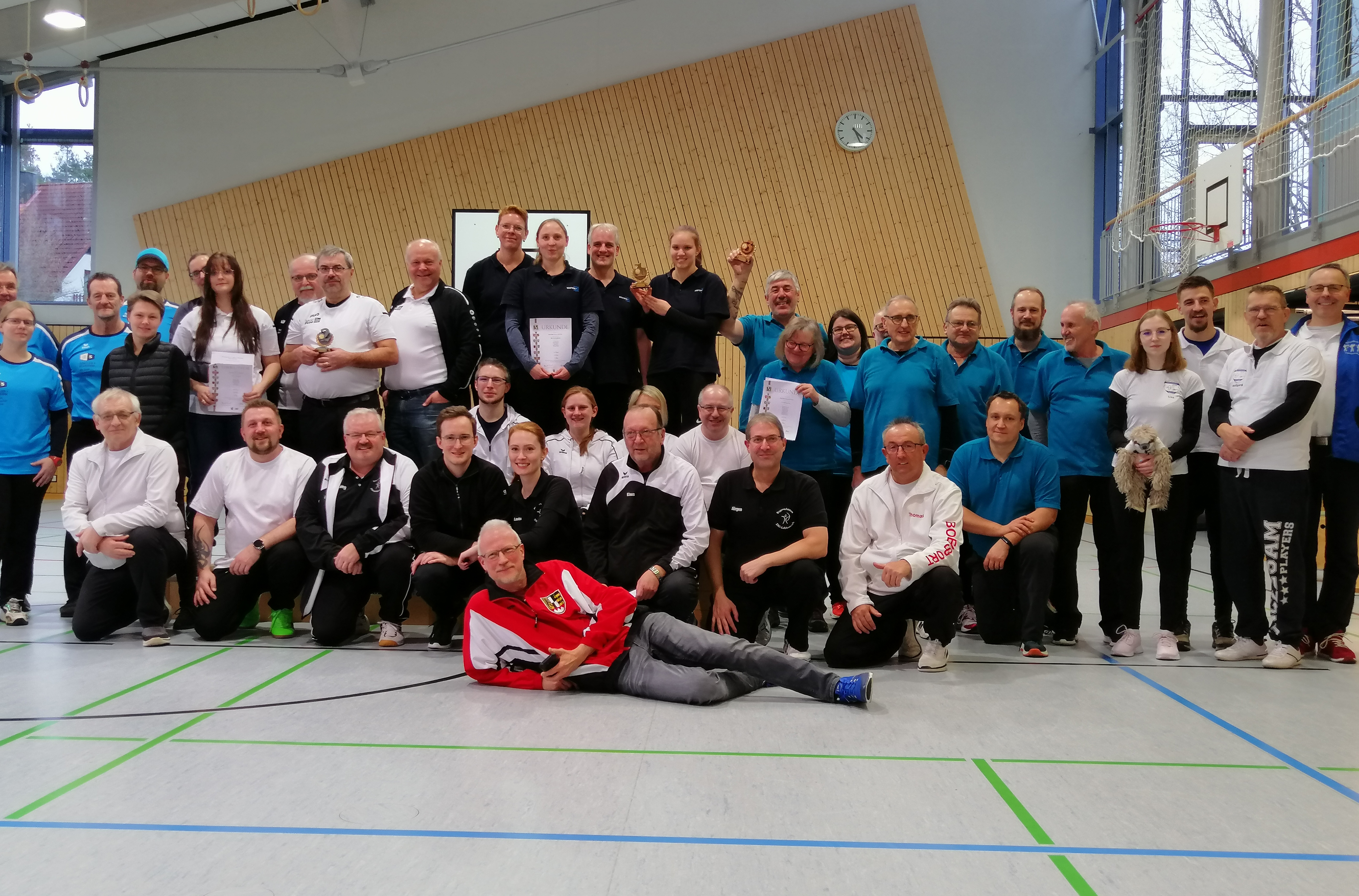 Gruppenfoto aller Teilnehmer