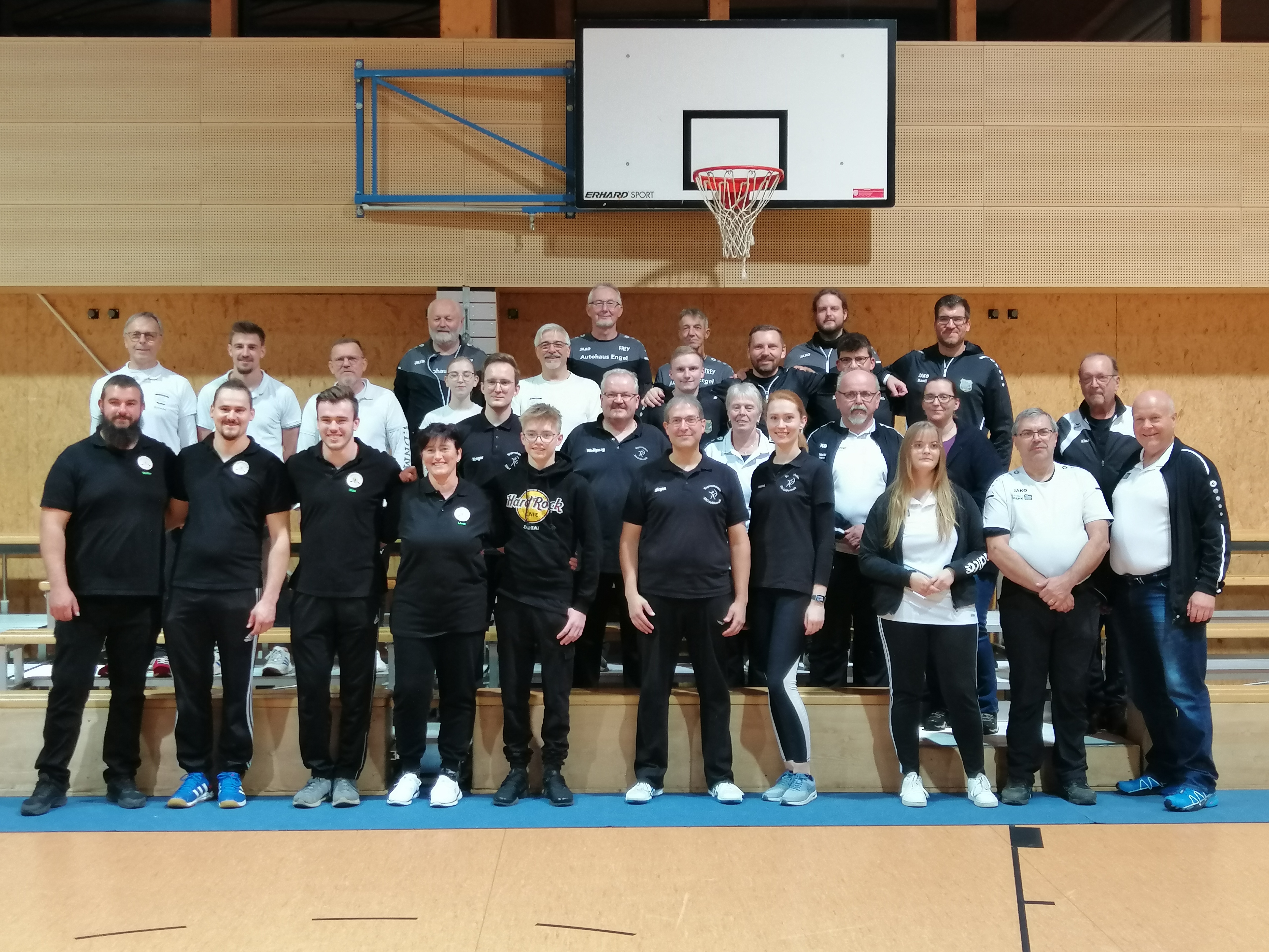 Gruppenfoto aller Teilnehmer