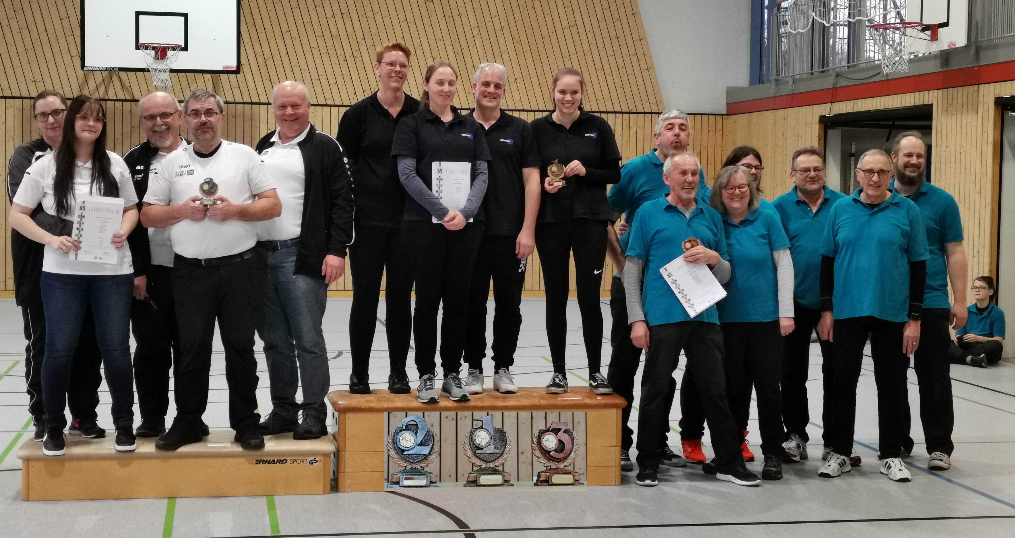 Gruppenfoto der Podestplätze